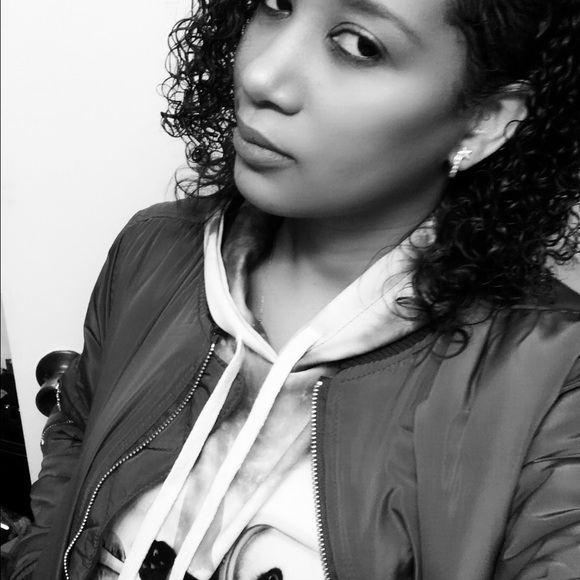 Meet the Posher - Picture 4 of 7