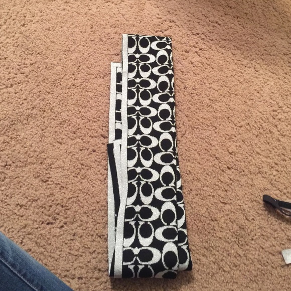 Coach scarf new with out tags