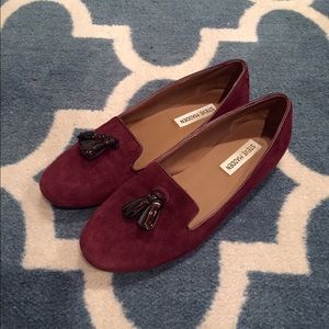 Cute burgundy suede loafers with patent tassels!