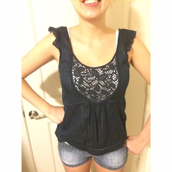⚠️️️SOLD⚠️Hollister blouse