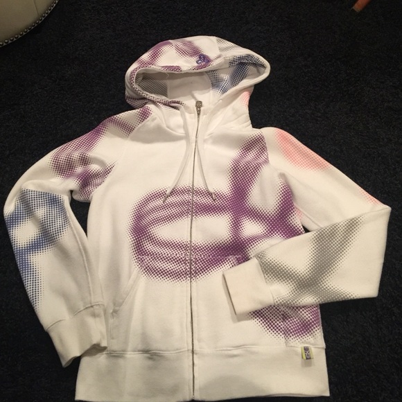 TNA CANADIAN HOODIE