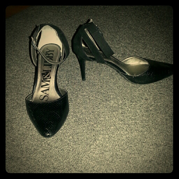 Final price! Black Pointed Heels - ship fast!!!!