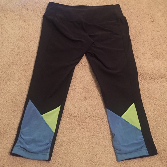 Nike Dri-Fit black crop workout pants