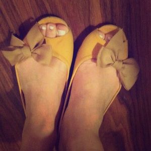 Yellow gap bow flats