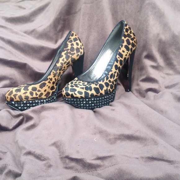✨Price Drop✨Sam Edelman "York" Studded Heels