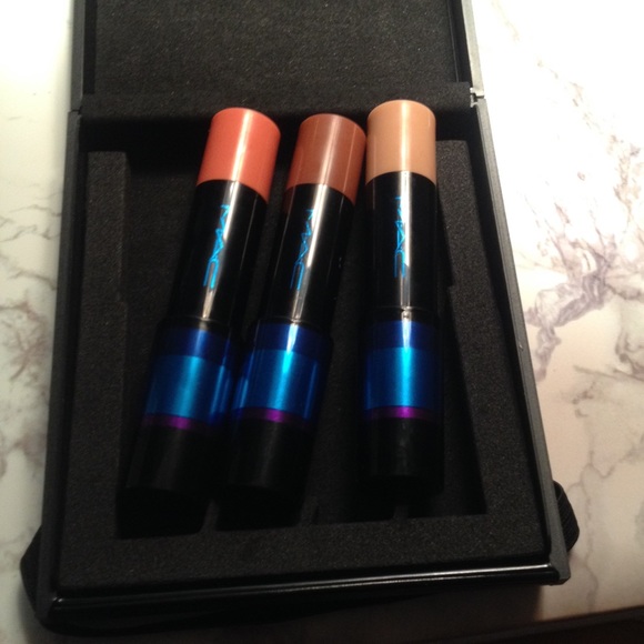 M.A.C Set of three Patenpolish Lip Pencils