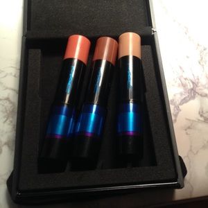 M.A.C Set of three Patenpolish Lip Pencils