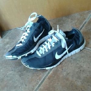 Nike free twist tennis shoes