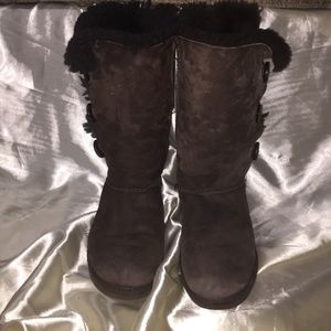 Women's Size 8 Ugg Boots Triple Button Chocolate
