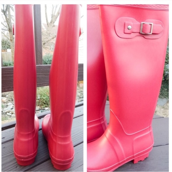 Jennifer's Chic Boutique Shoes - • HP 🎉Red Rain Boots •