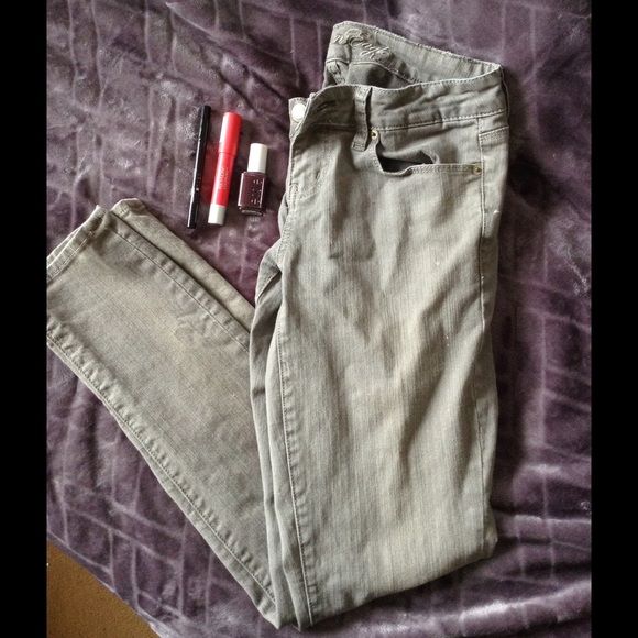Light gray skinny jeans
