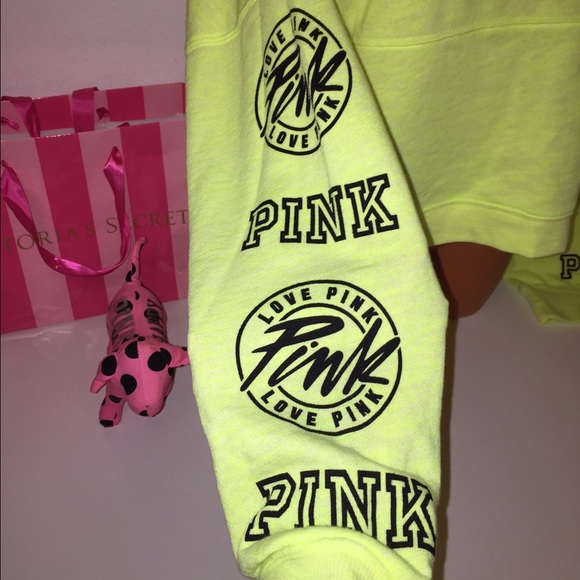 🚫SOLD🚫NEW PINK VS CROP TOP LOGO SWEATSHIRT - Picture 2 of 4
