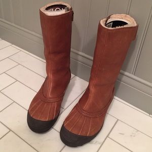 Ugg leather sheep skin lined boots! Size 8!