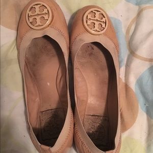 Nude Tory Burch Caroline flats!!