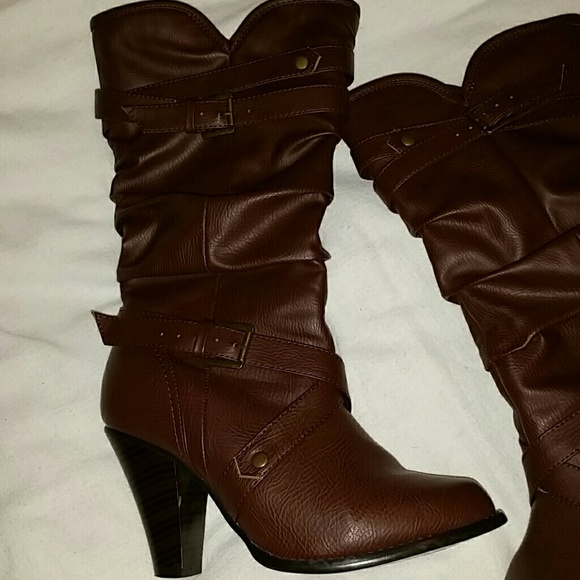 Heeled boots - Picture 2 of 4
