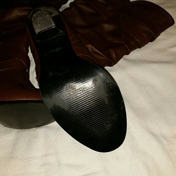 Heeled boots - Picture 4 of 4