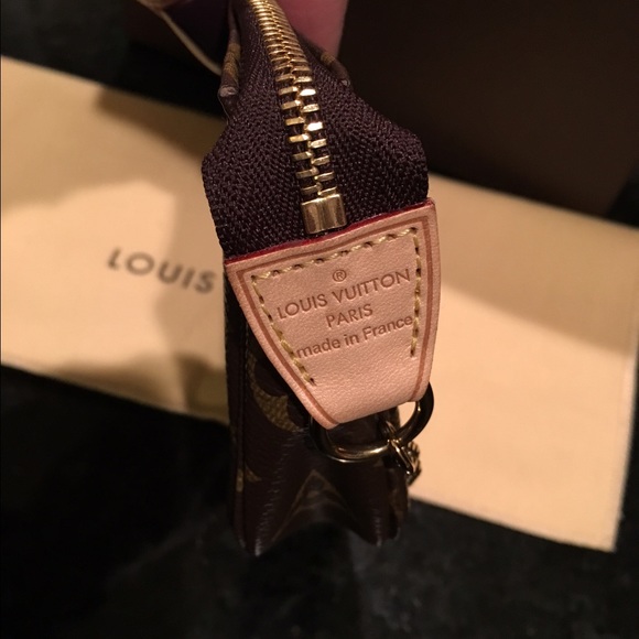 Louis Vuitton Mini Pochette - Picture 2 of 4