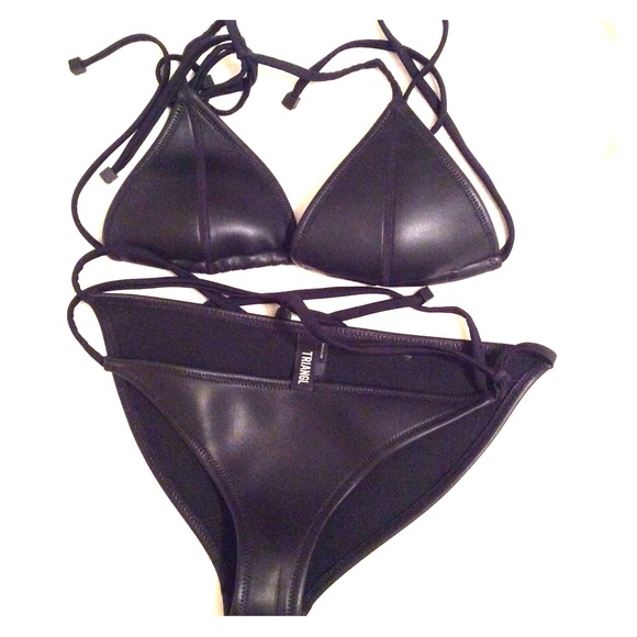 Black triangl bikini