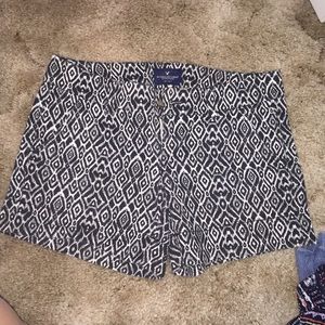Black/White American Eagle Midi Shorts