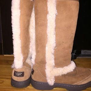 Size 7 Ugg boots