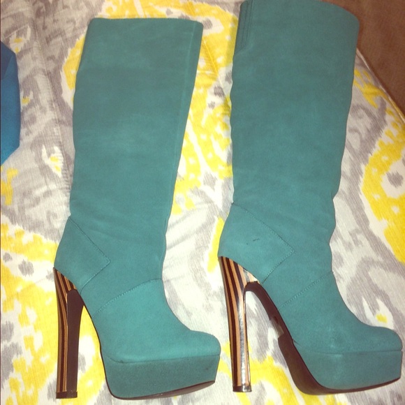 HOT TEAL SUEDE BOOTS!