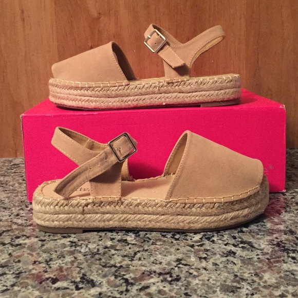 Tan Open Toed Sandals