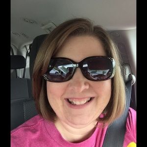 Meet your Posher, Suzanne