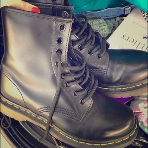 Black doc martens (dr.martens) size 6