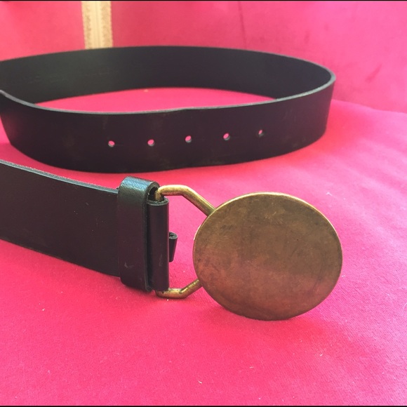 Banana Republic black leather circle belt buckle