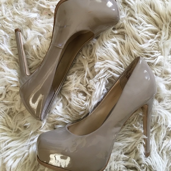 Kelsi Dagger Round Toe Pumps