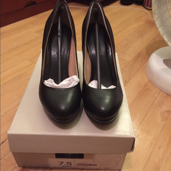 FLASH SALE banana republic Kate pumps NIB 7.5