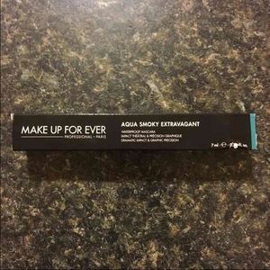 Make Up For Ever Aqua Smoky Extravagant