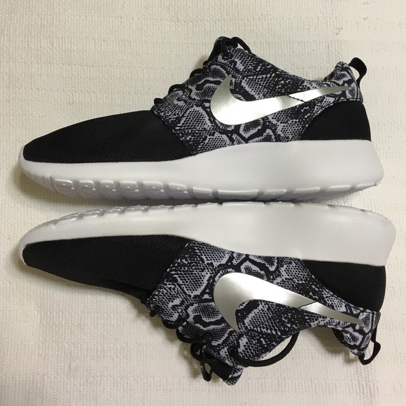 Nike Shoes - Nike Roshe snake print size 8 women's