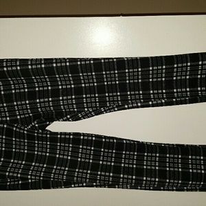 Stretchy black and white leggings