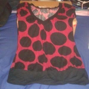 Red with black polka-dot Rue21 shortsleve top sz M