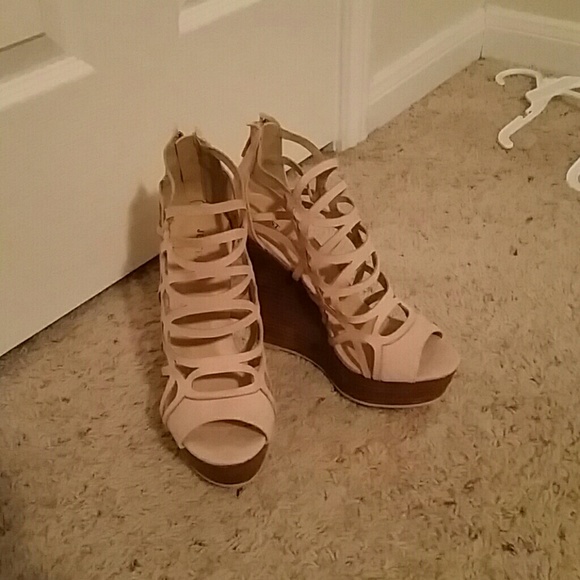 Nude Wedges