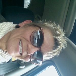 Meet your Posher, Kelly