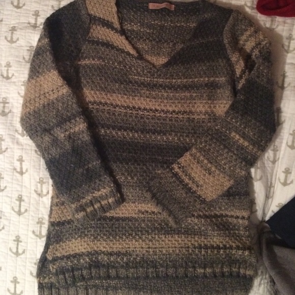 🎀Elsamanda Sweater🎀 - Picture 2 of 3