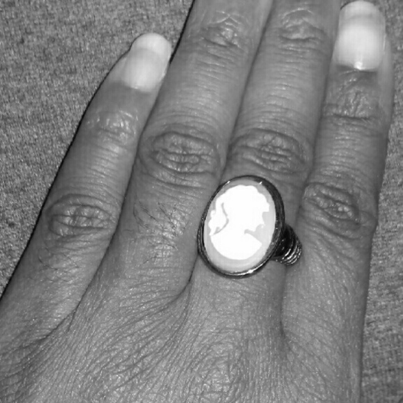 Cameo ring