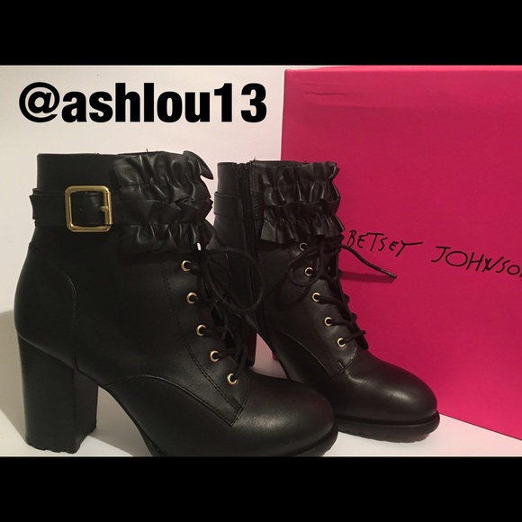 Last Call❗️Last Drop❗️ 🆕🎀Betsey Johnson Booties