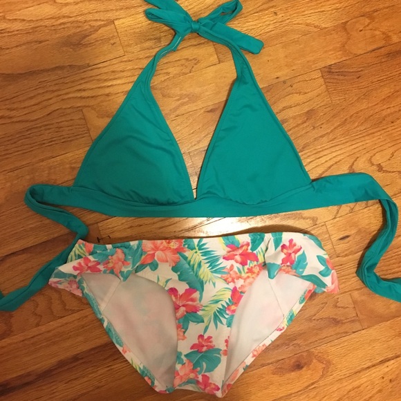 floral ruffle bikini set