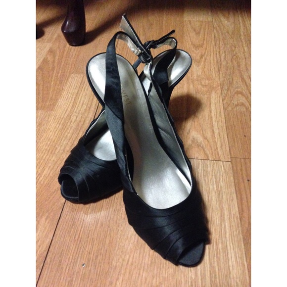 Nine West black dress shoes