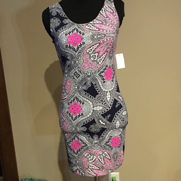 Sleeveless designed short dress never worn