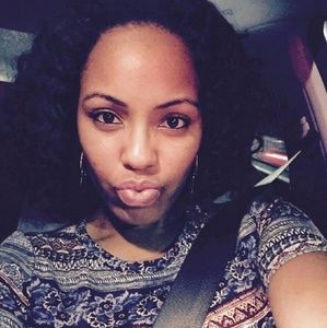 Meet your Posher, Dominique