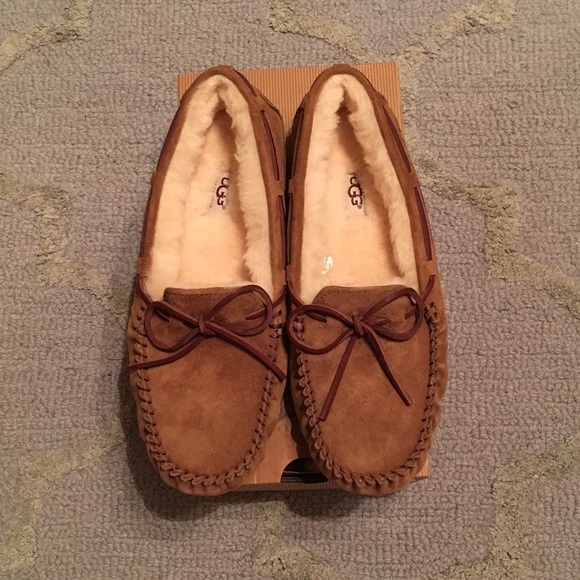 New in box Ugg Dakota slippers in Chestnut size 9 - Picture 2 of 4