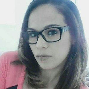 Meet your Posher, Cynthia