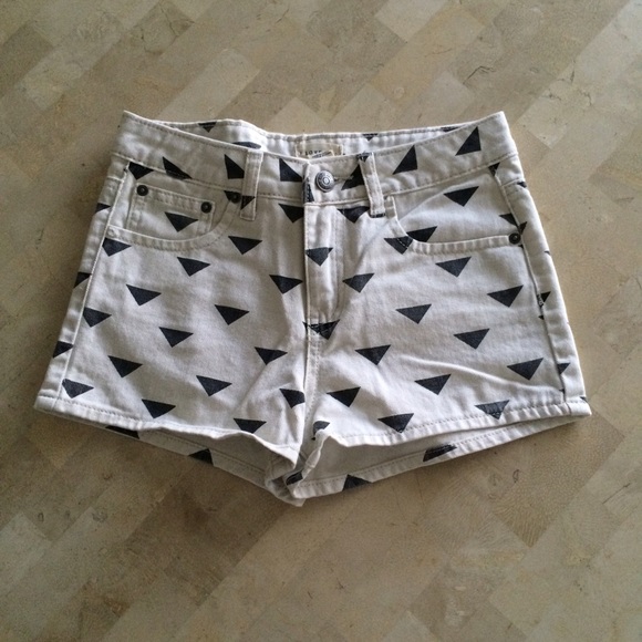 Forever 21 Pants - 🚫SOLD🚫 White Black Triangle Print High Waist