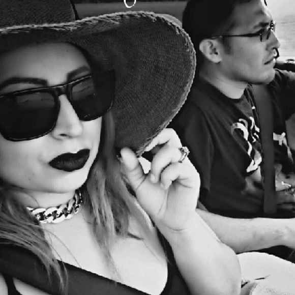 Meet your Posher, Mandi - Picture 2 of 3