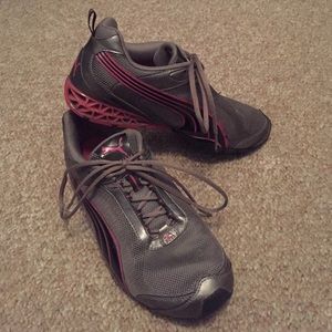 Women's Puma Tennis Shoes Size 11