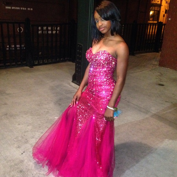 A beautiful beaded magenta/pink dress for sell. - Picture 1 of 1